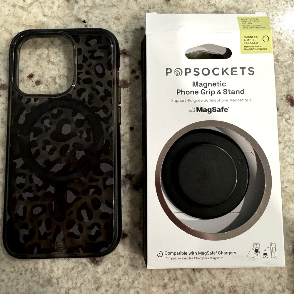 iPhone 15 Pro 6.1 case and MagSafe Pop Socket